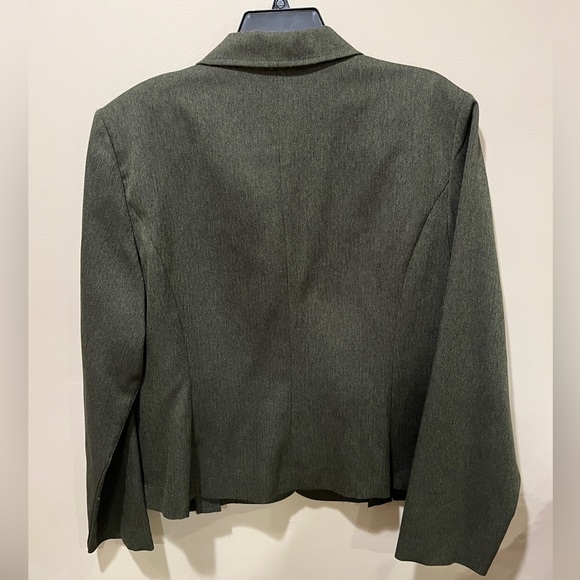 Ladies suit jacket - Picture 2 of 6